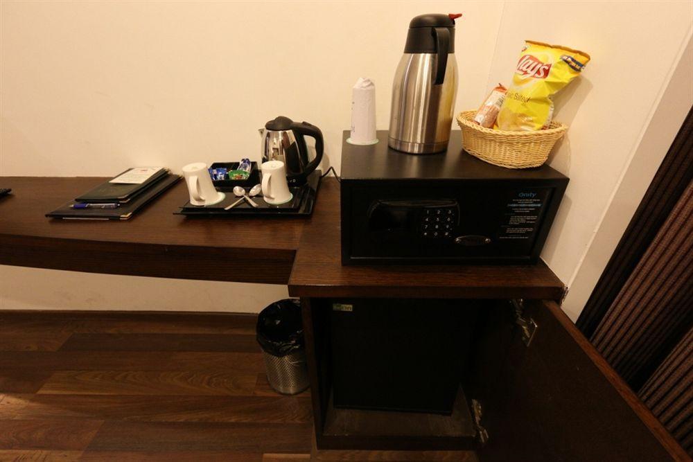 Hotel Le Roi Near New Delhi Railway Station Zewnętrze zdjęcie