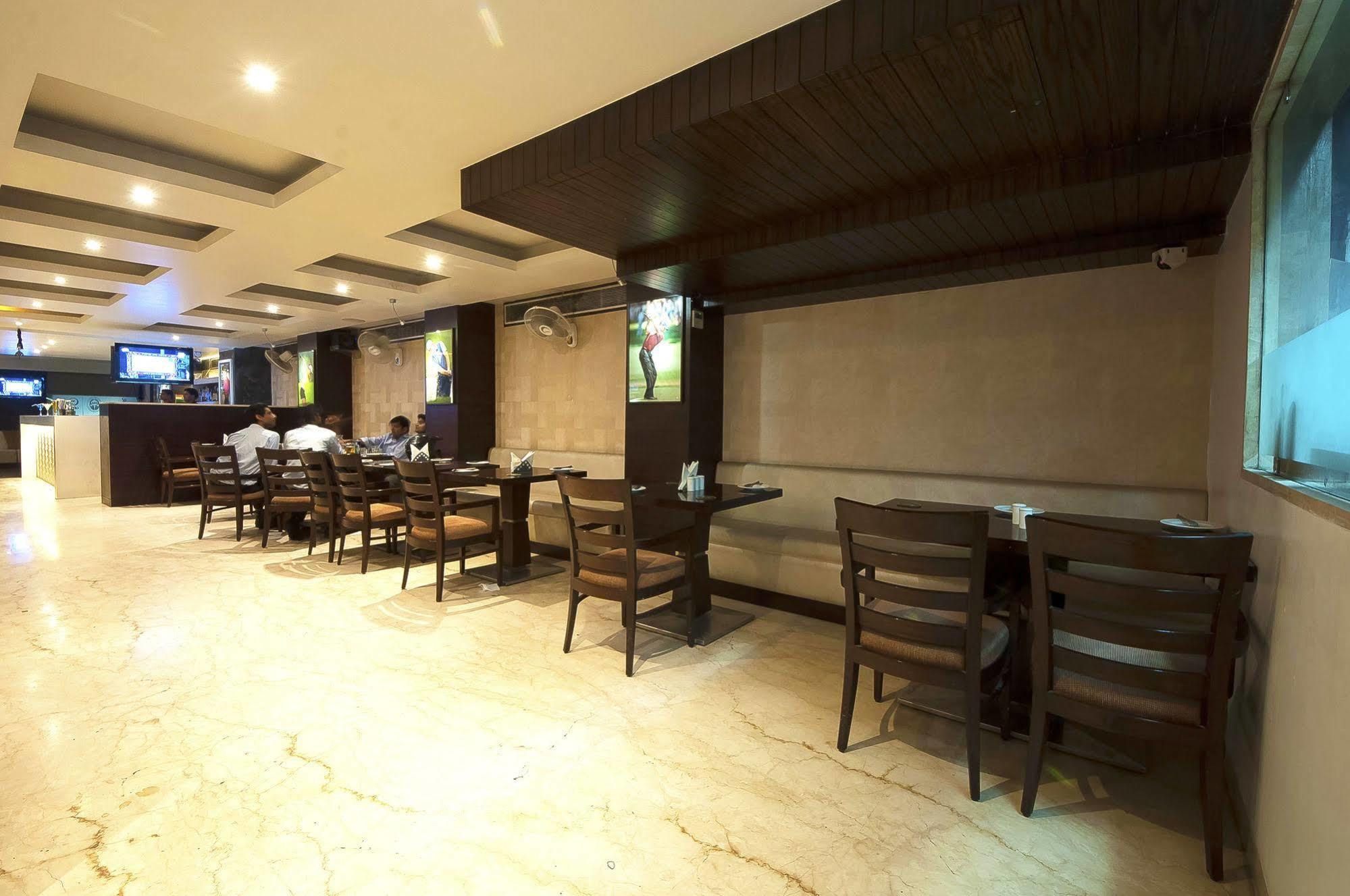 Hotel Le Roi Near New Delhi Railway Station Zewnętrze zdjęcie