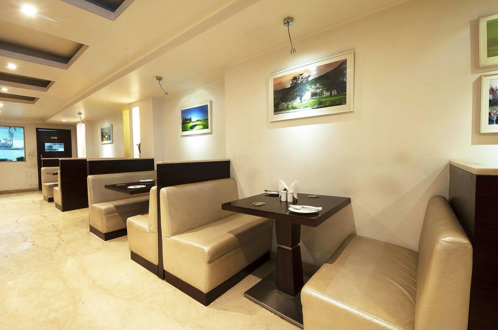 Hotel Le Roi Near New Delhi Railway Station Zewnętrze zdjęcie